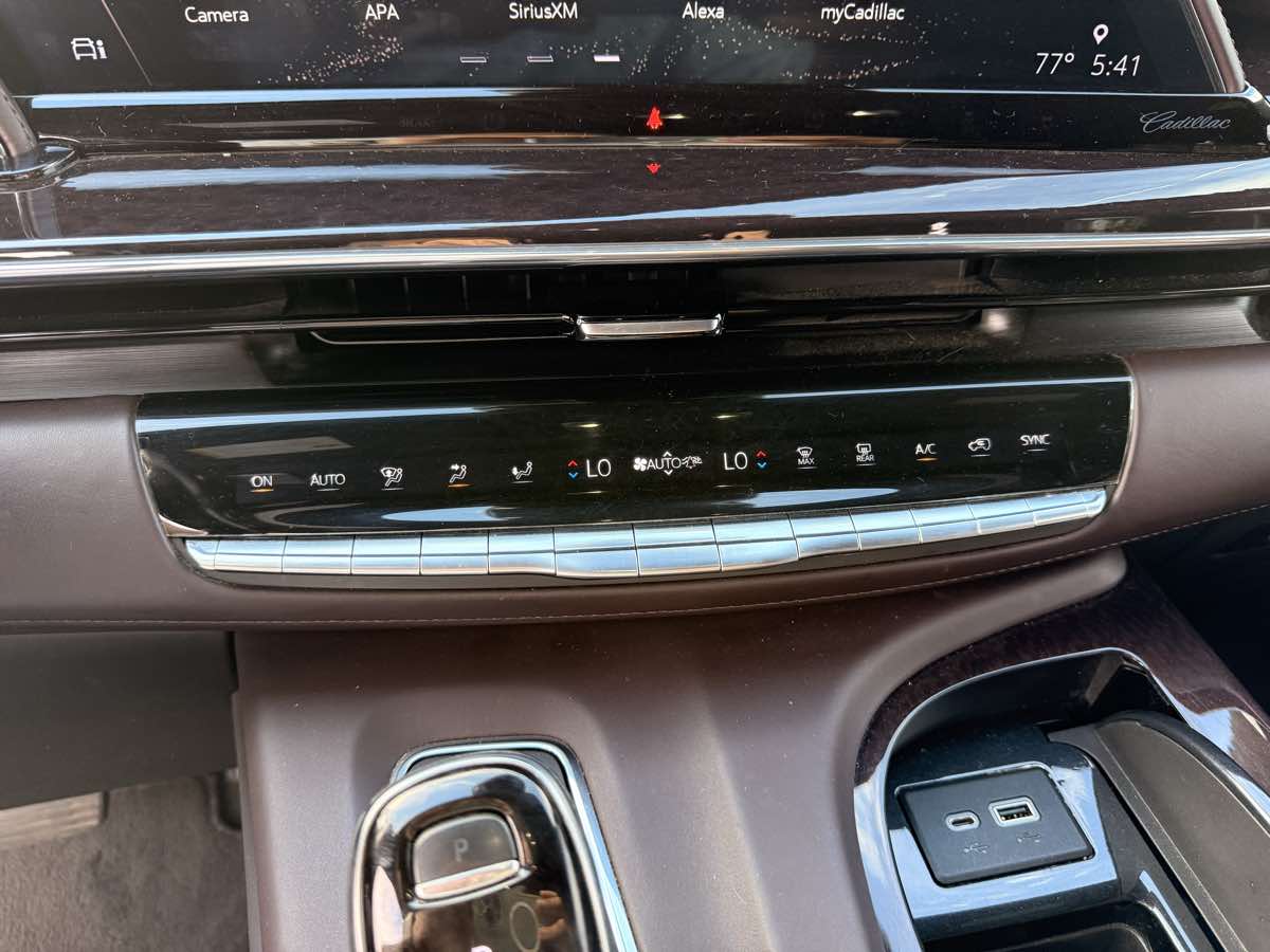 2021 Cadillac Escalade Sport Platinum photo 13