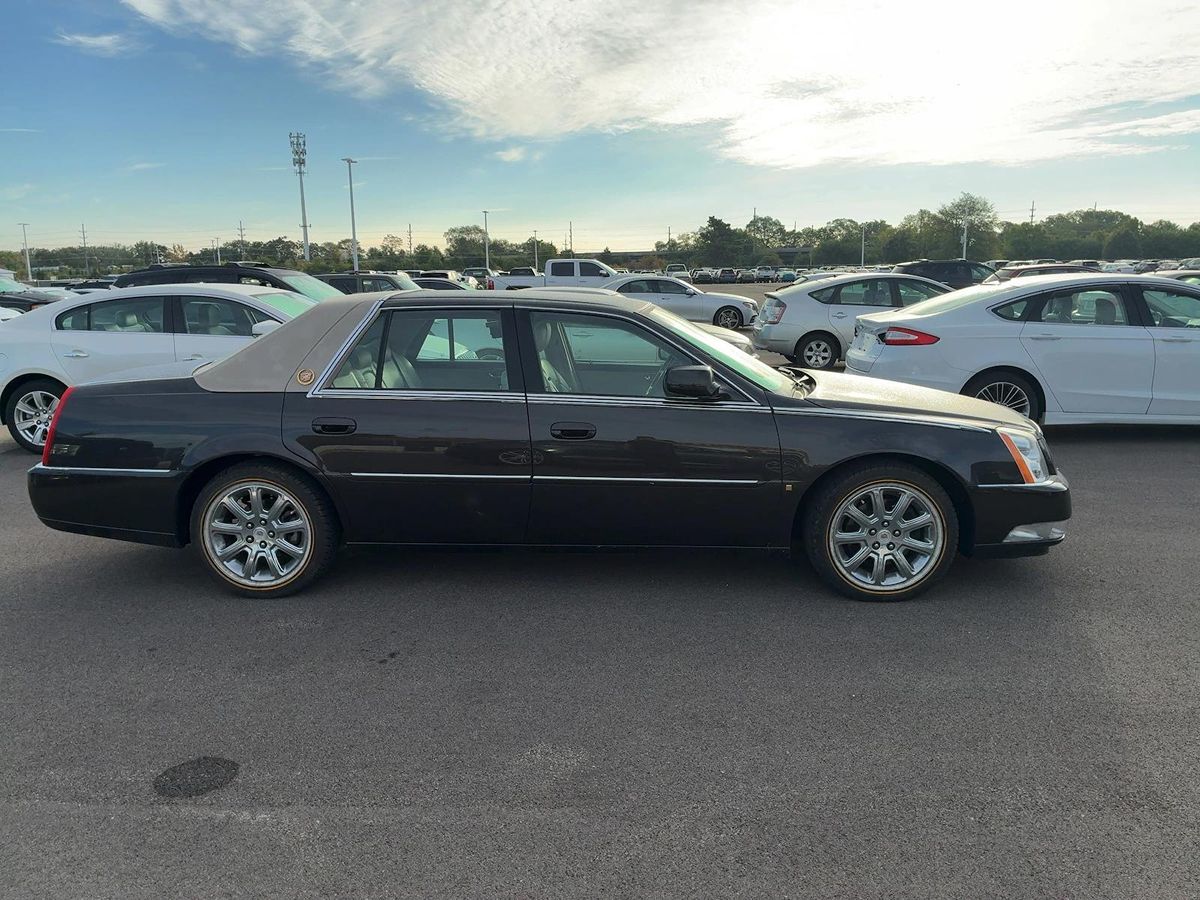 2008 Cadillac DTS Luxury photo 3