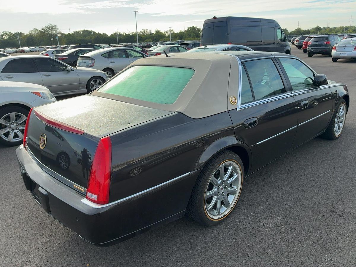 2008 Cadillac DTS Luxury photo 8