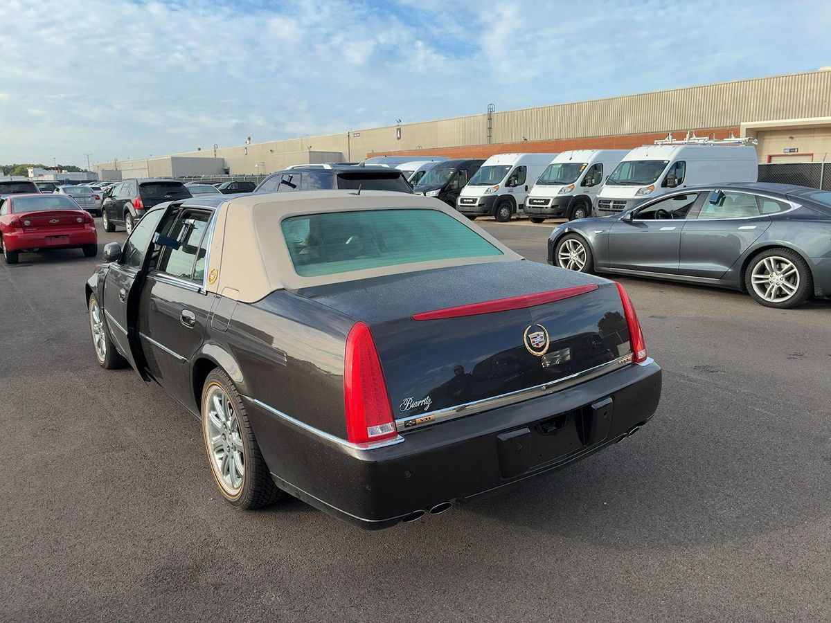 2008 Cadillac DTS Luxury photo 10