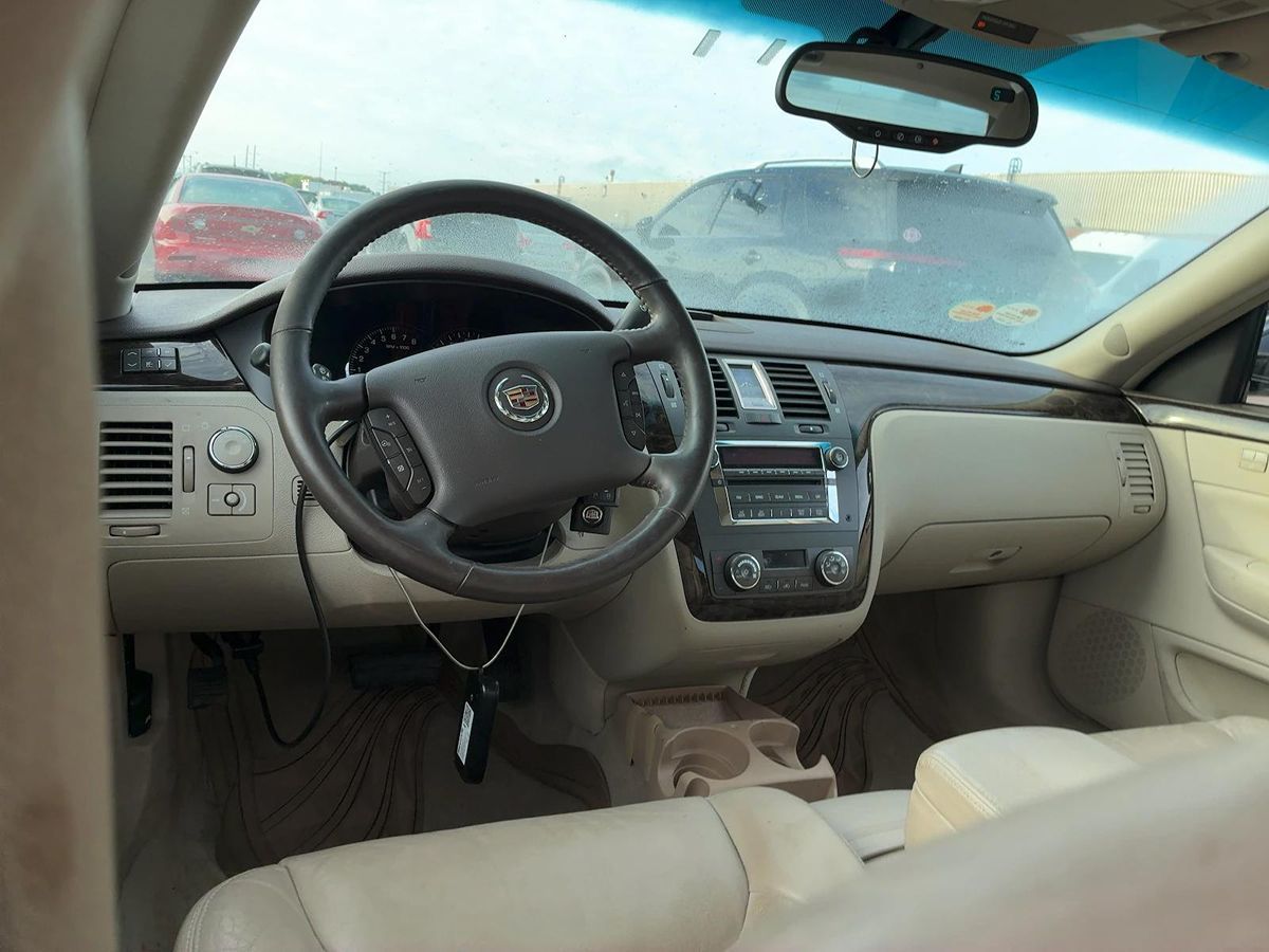 2008 Cadillac DTS Luxury photo 4