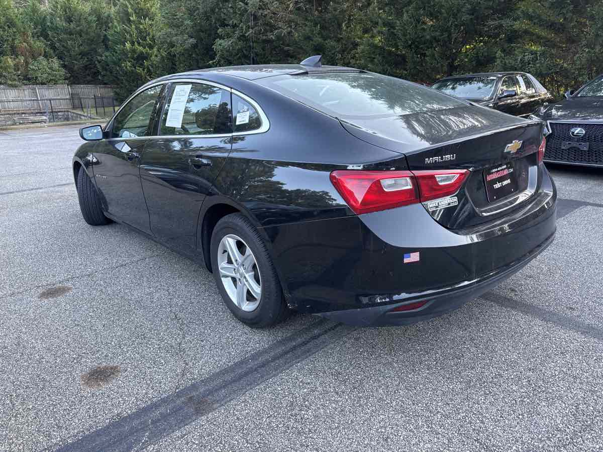 2020 Chevrolet Malibu LS photo 2