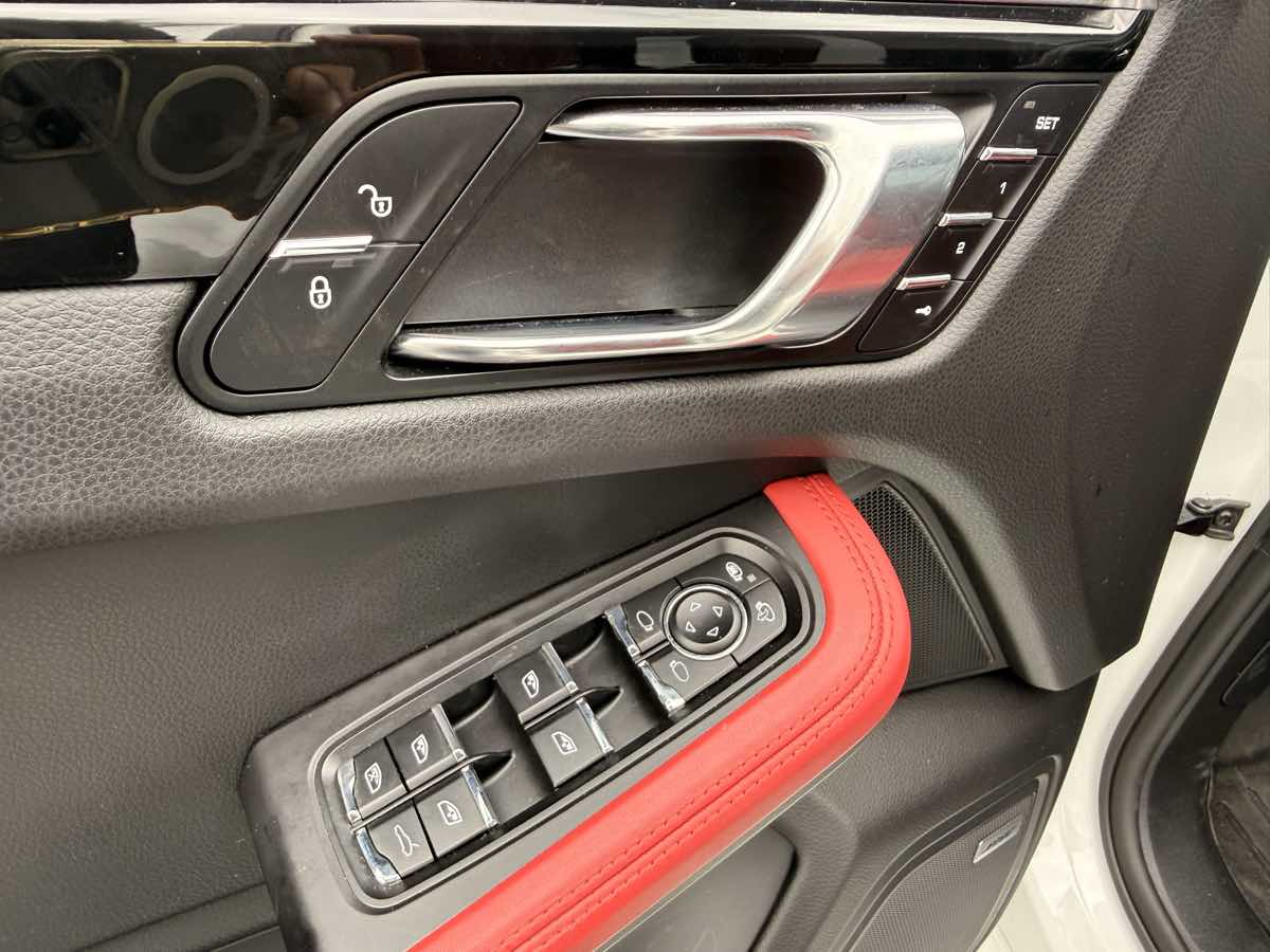2018 Porsche Macan S photo 11