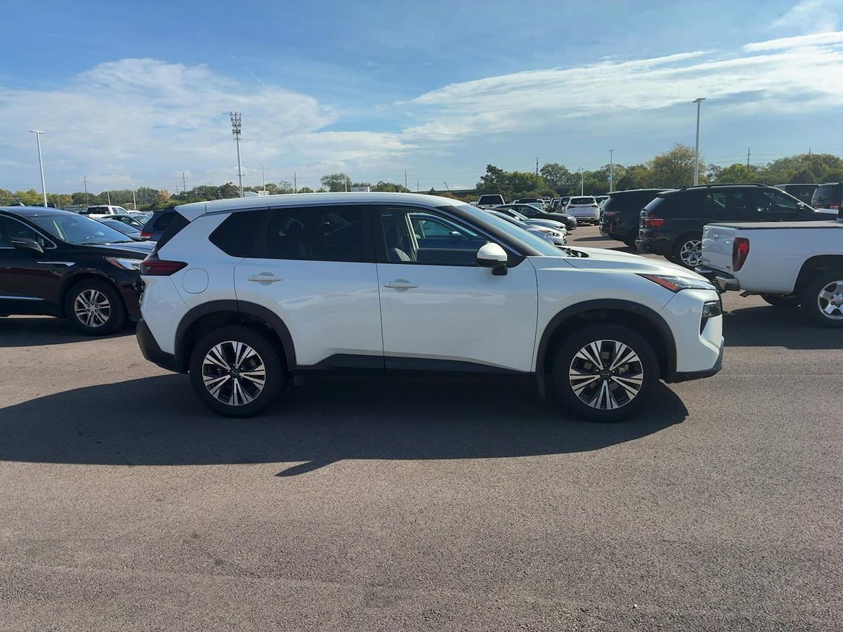 2023 Nissan Rogue SV photo 4