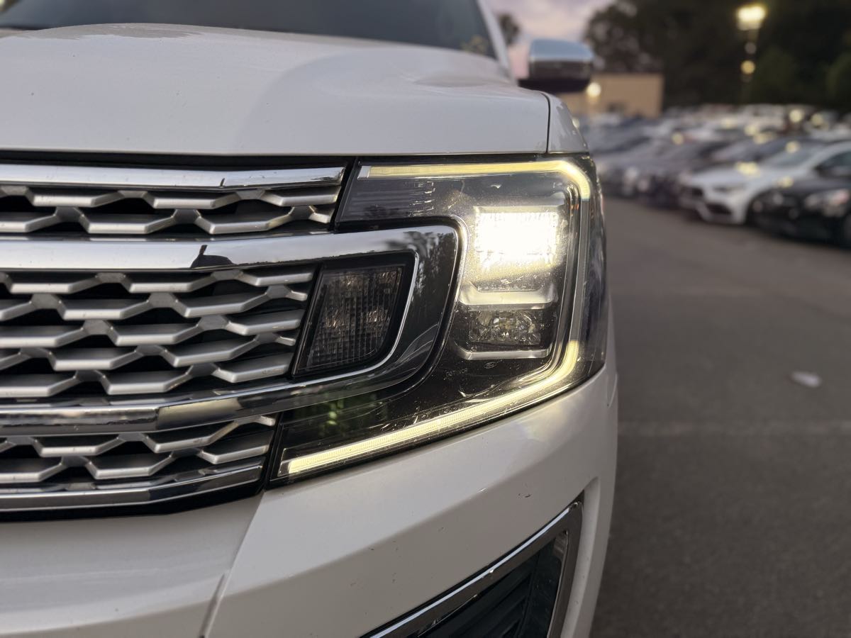 2019 Ford Expedition Platinum photo 4