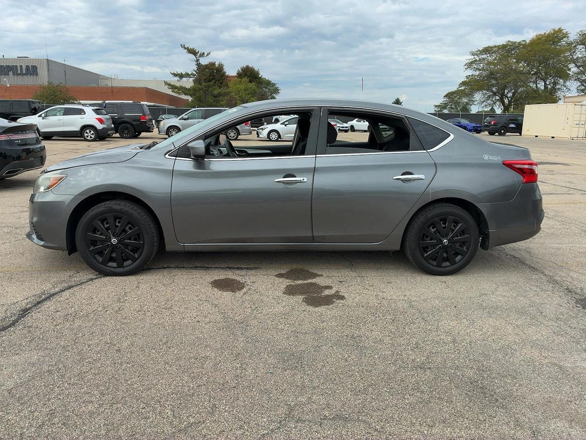 2016 Nissan Sentra S photo 4
