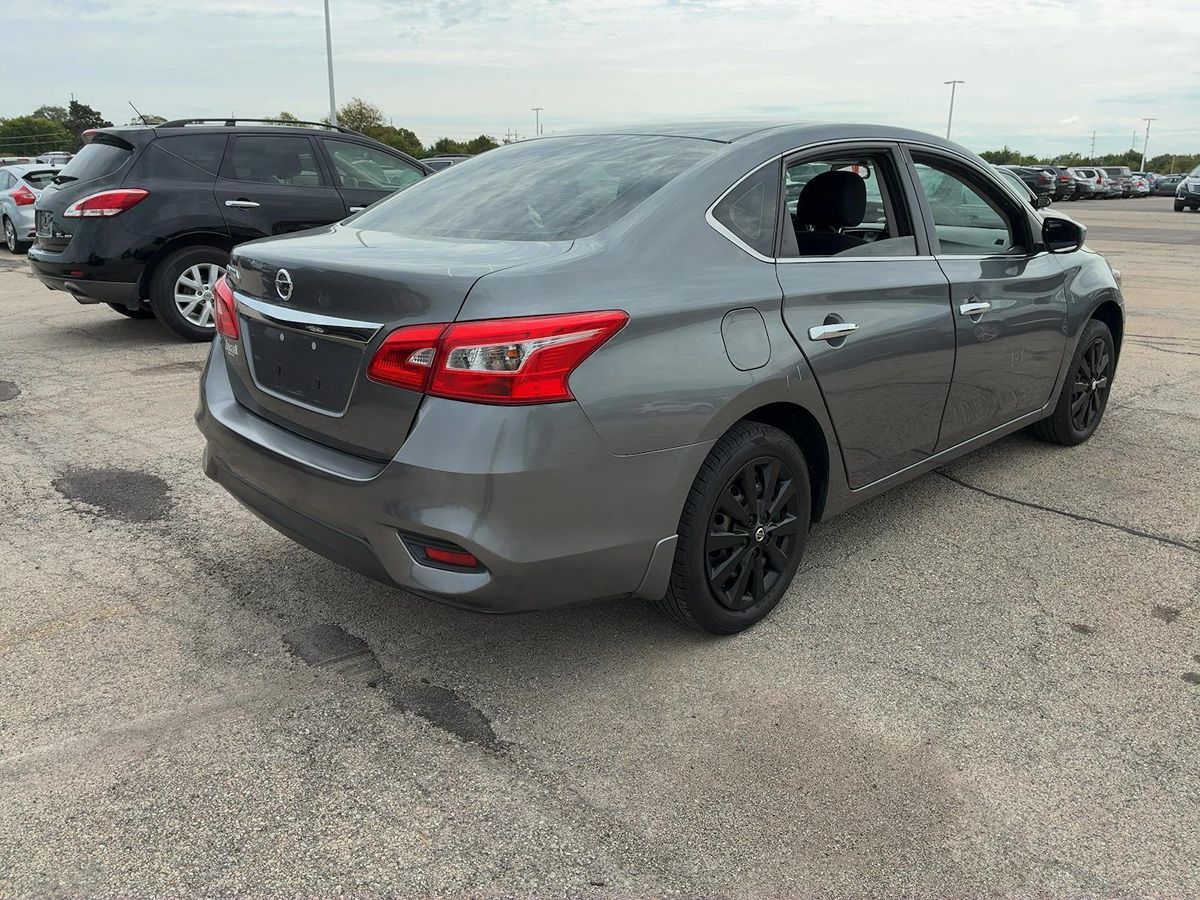 2016 Nissan Sentra S photo 9