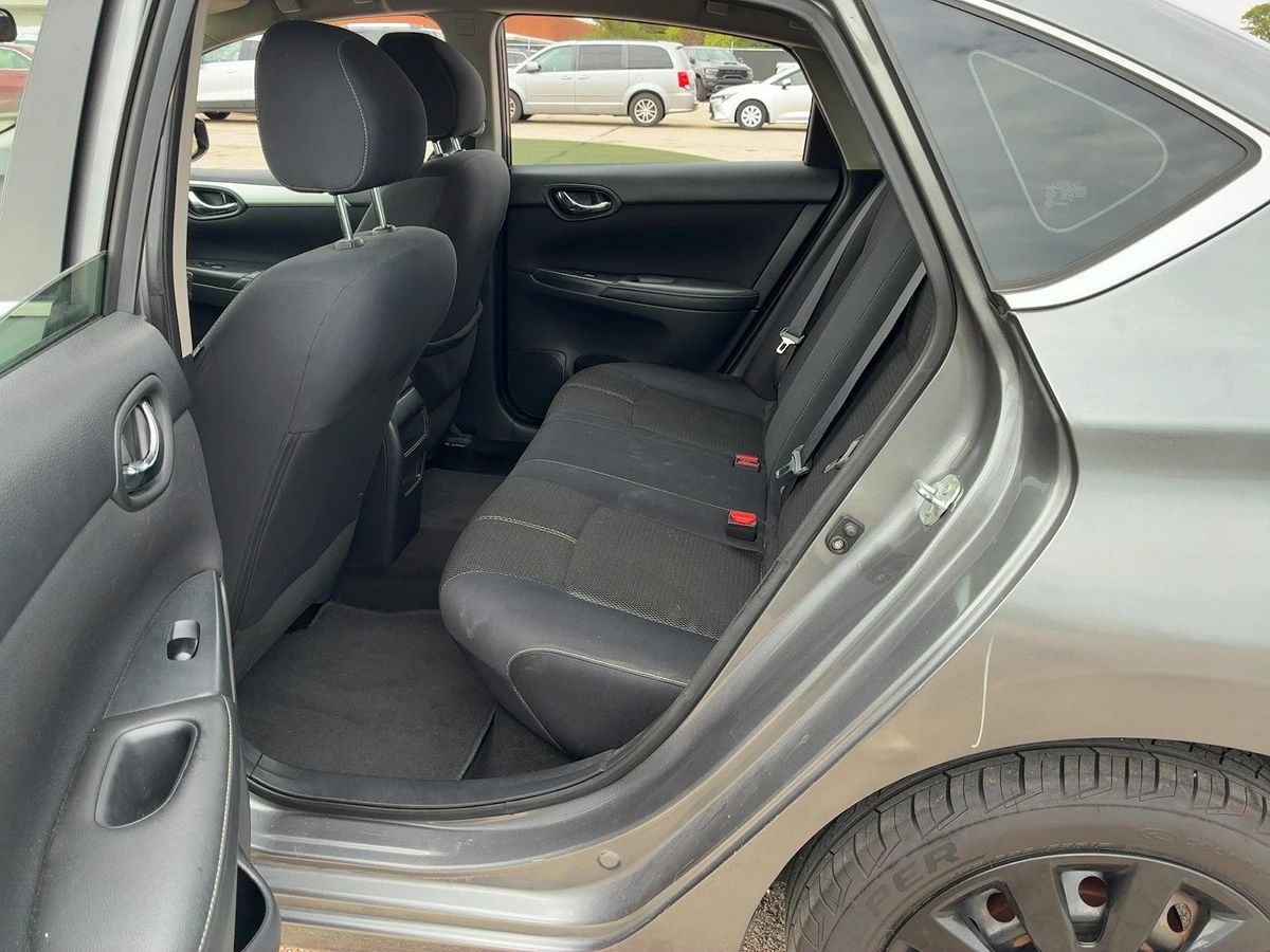 2016 Nissan Sentra S photo 7