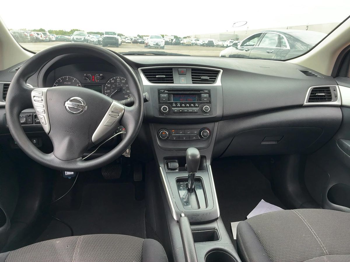 2016 Nissan Sentra S photo 5