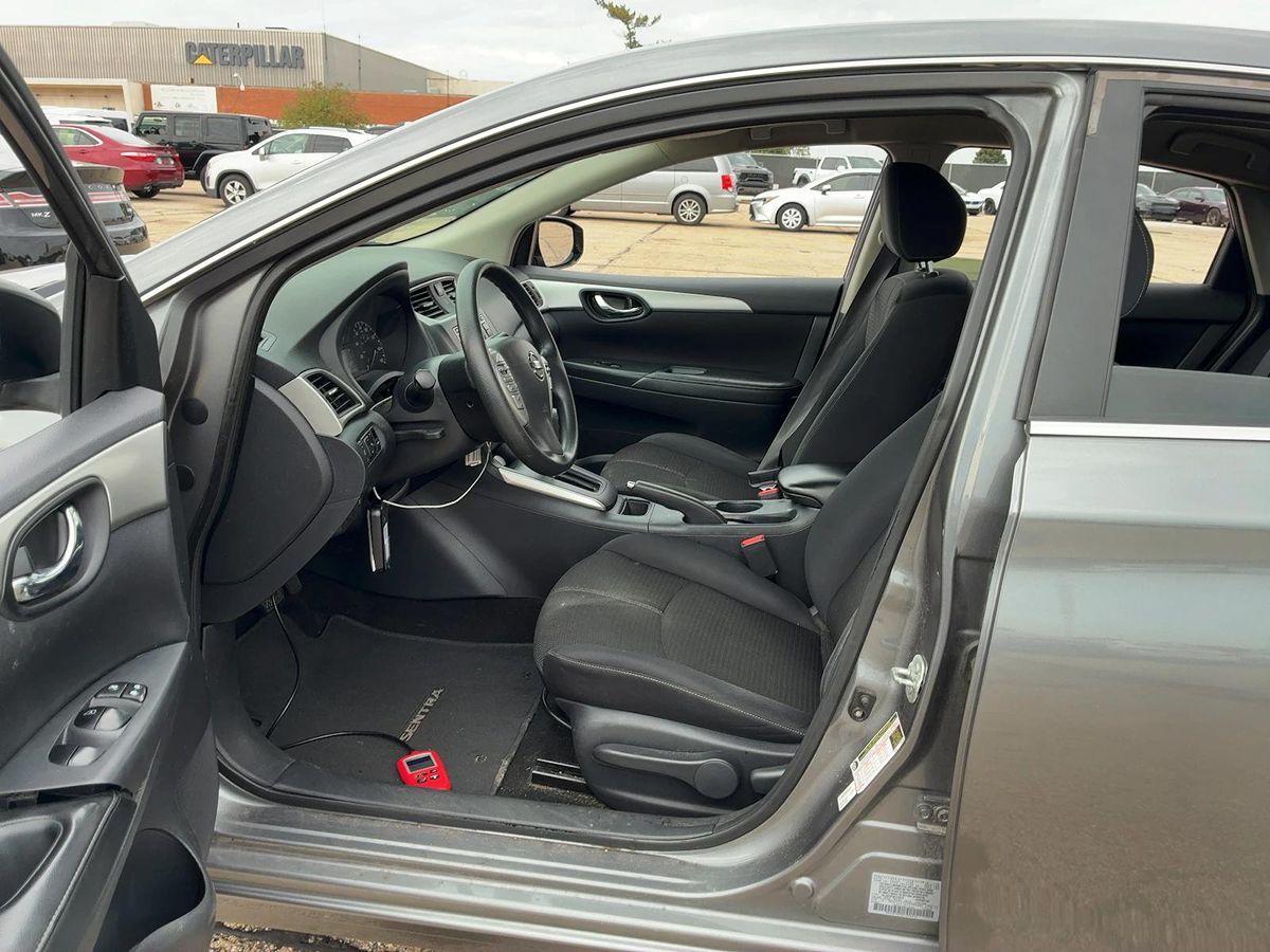 2016 Nissan Sentra S photo 6