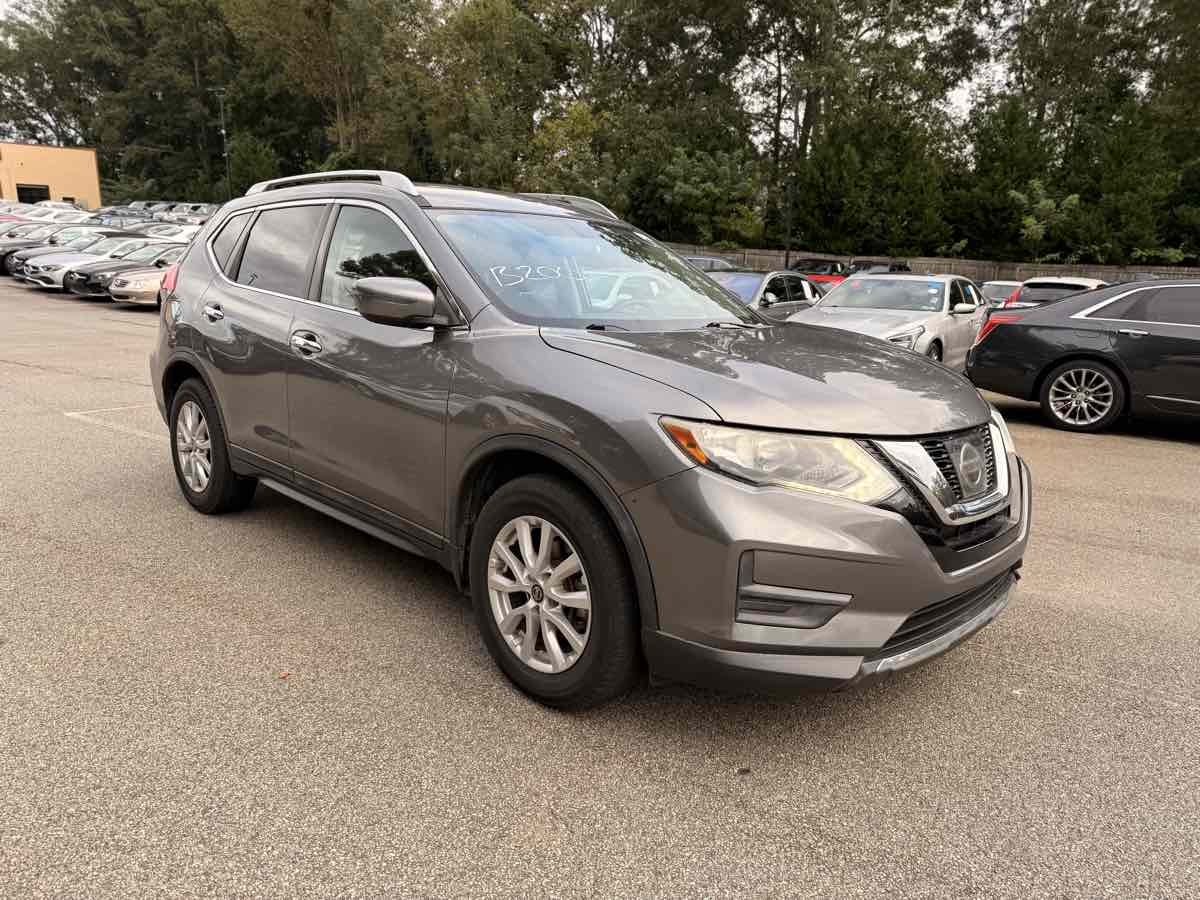 2017 Nissan Rogue SV photo 4