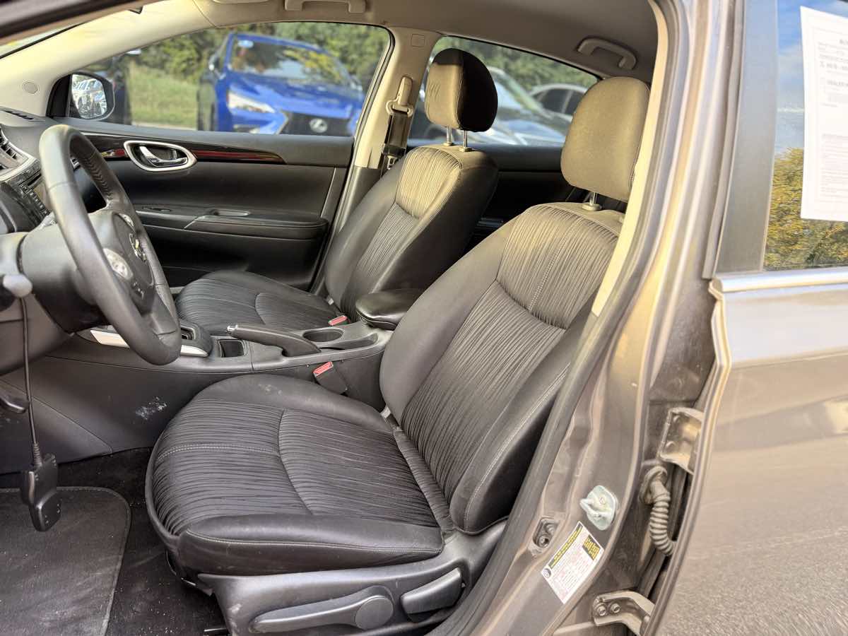 2016 Nissan Sentra S photo 8
