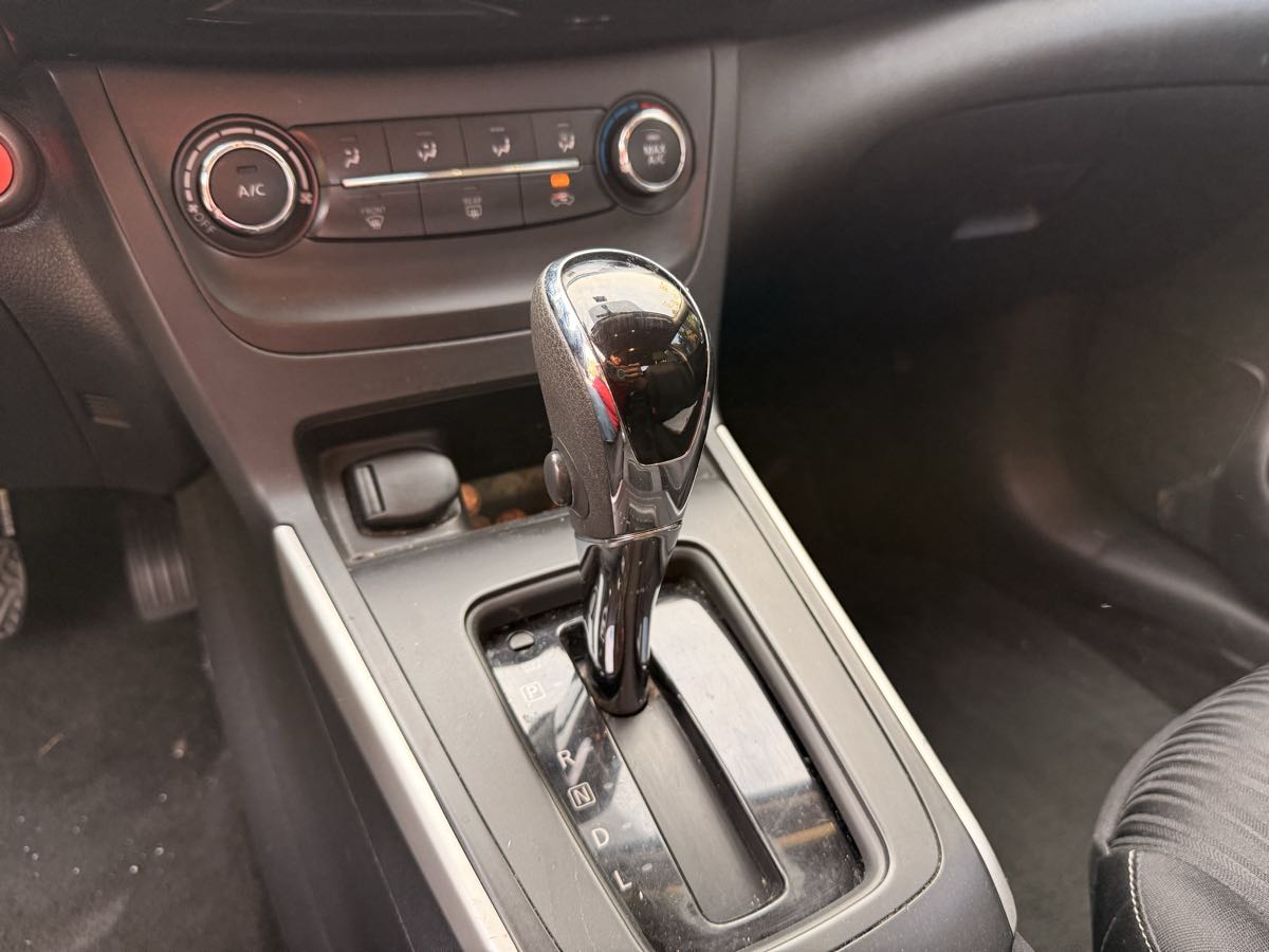 2016 Nissan Sentra S photo 11