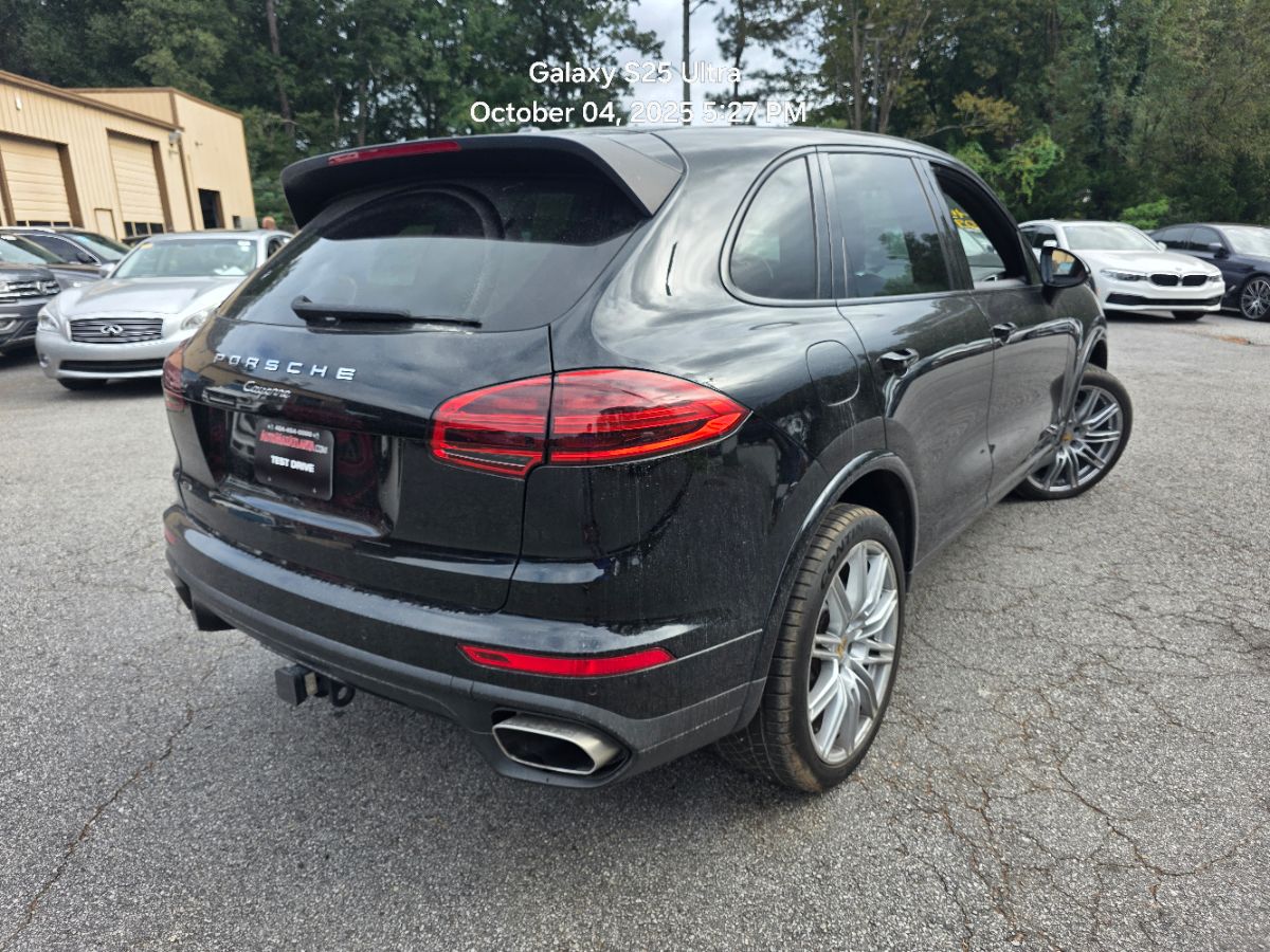 2018 Porsche Cayenne Base Platinum Edition photo 2