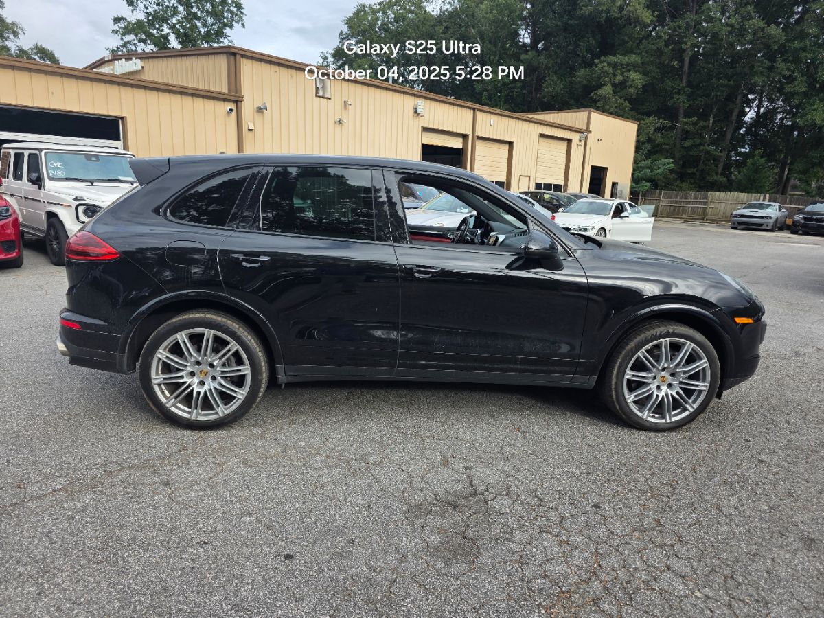 2018 Porsche Cayenne Base Platinum Edition photo 6