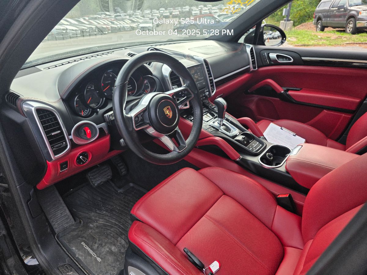 2018 Porsche Cayenne Base Platinum Edition photo 7