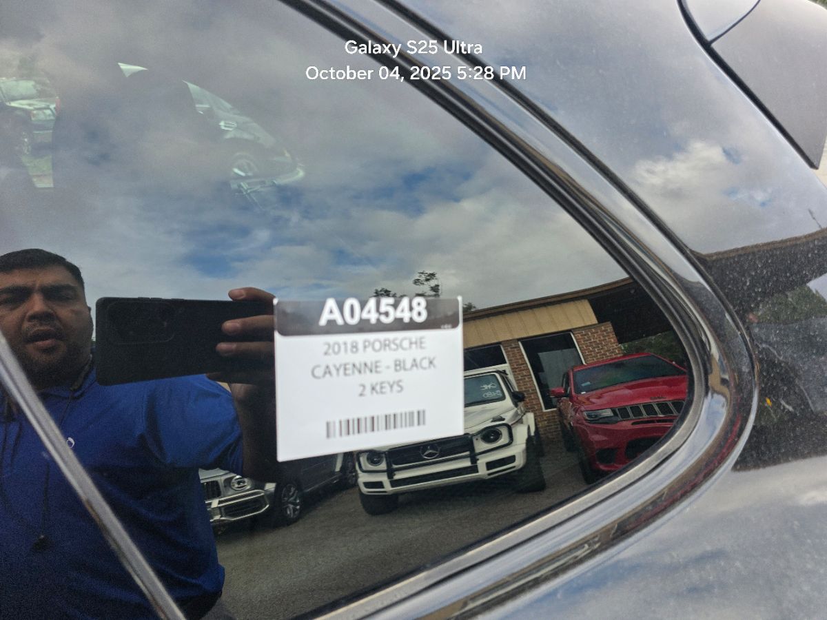 2018 Porsche Cayenne Base Platinum Edition photo 8
