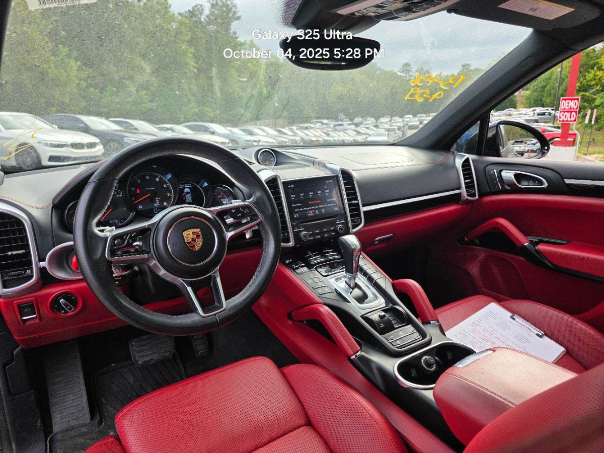 2018 Porsche Cayenne Base Platinum Edition photo 11