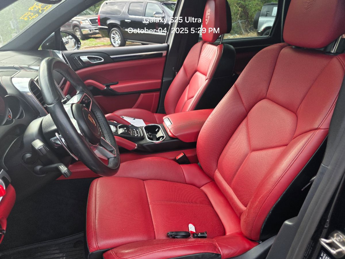2018 Porsche Cayenne Base Platinum Edition photo 13