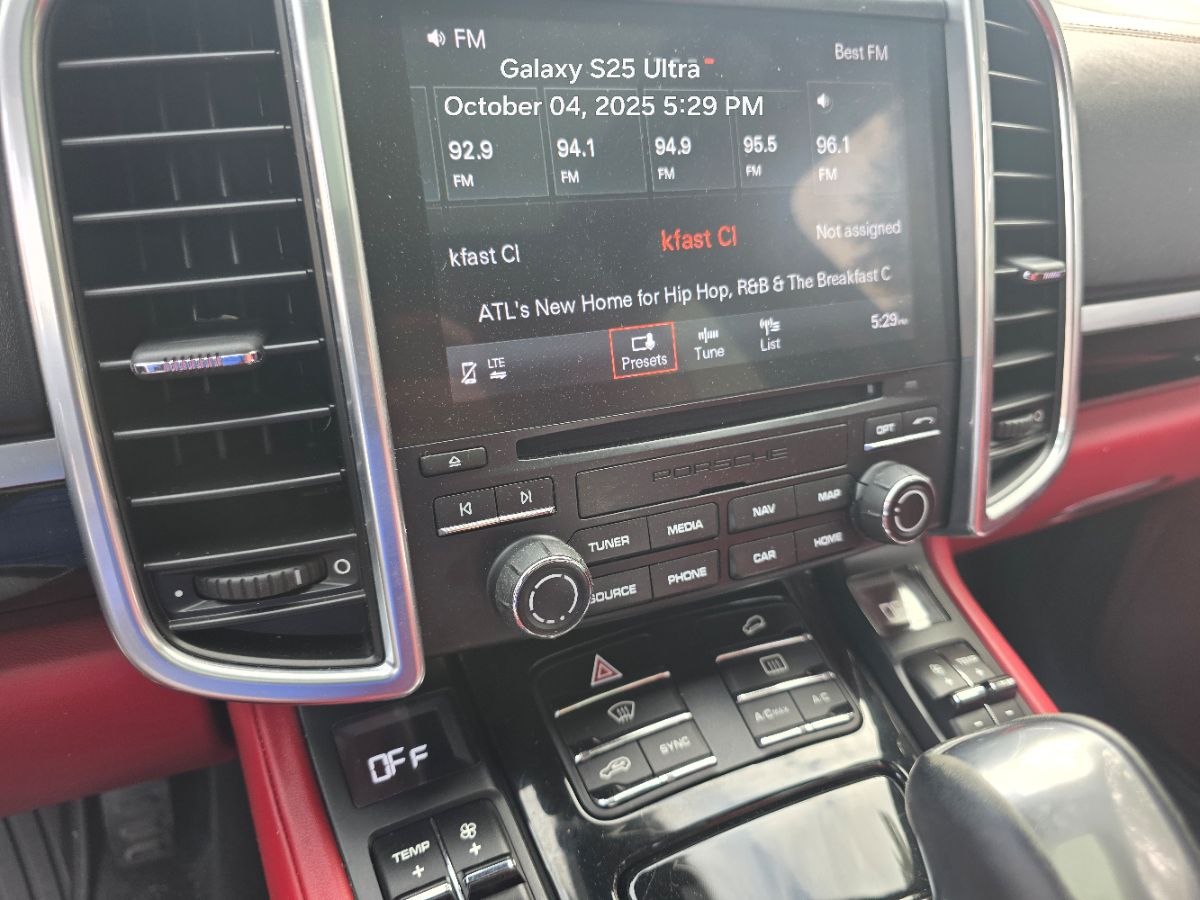 2018 Porsche Cayenne Base Platinum Edition photo 15