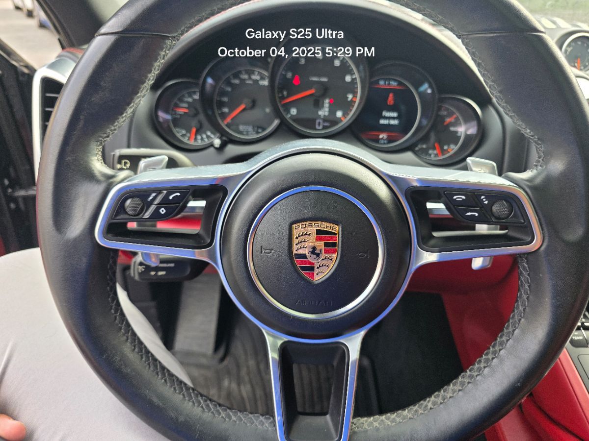 2018 Porsche Cayenne Base Platinum Edition photo 18