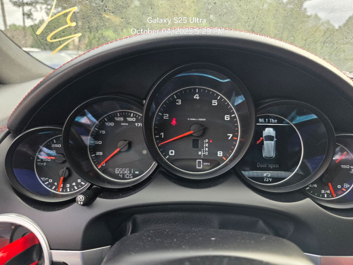 2018 Porsche Cayenne Base Platinum Edition photo 19