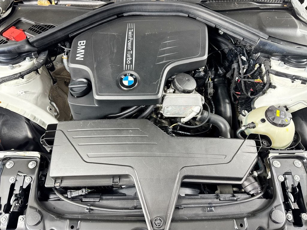 Photo 38 of this BMW 4 Series