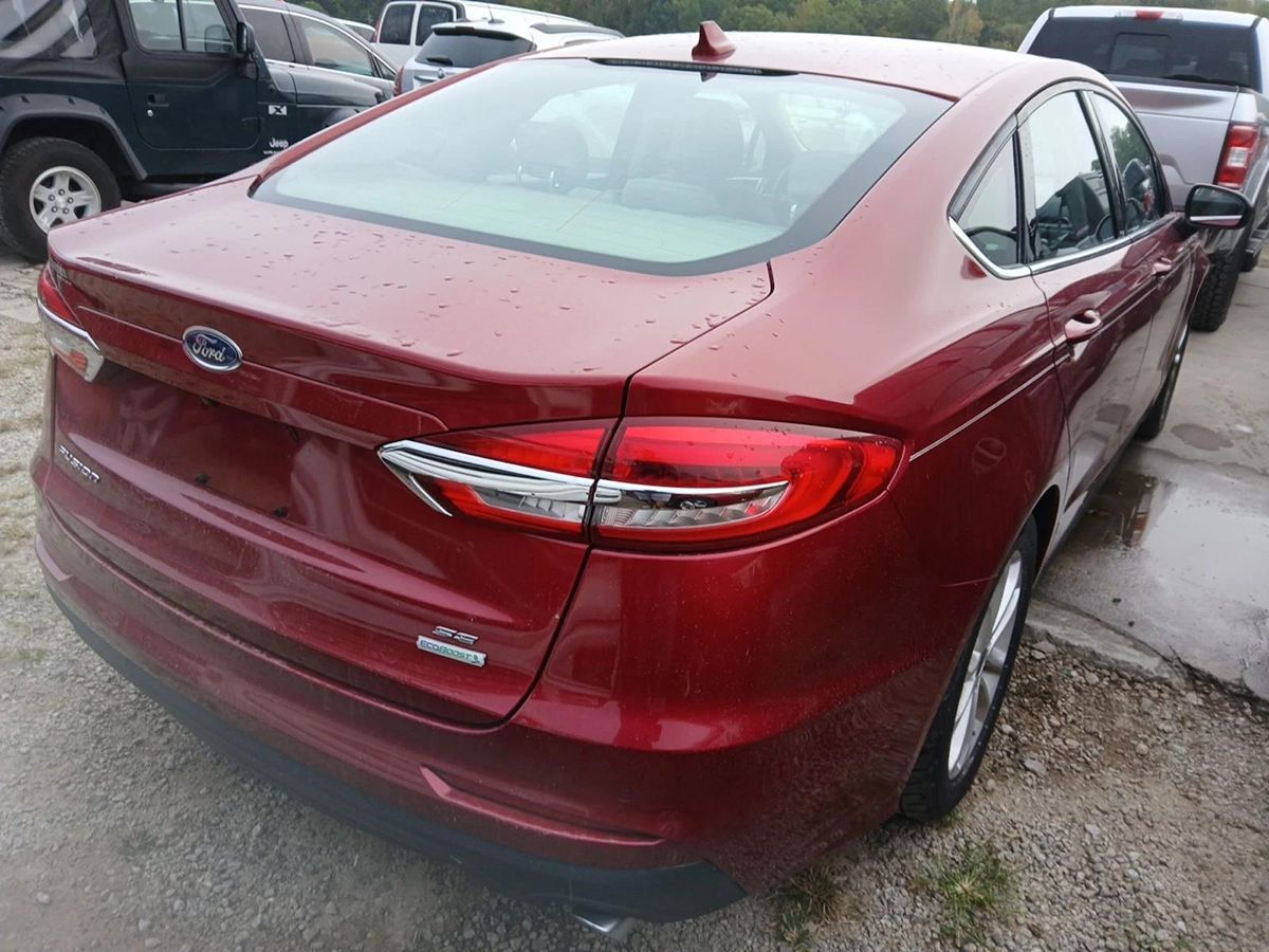 2019 Ford Fusion SE photo 4