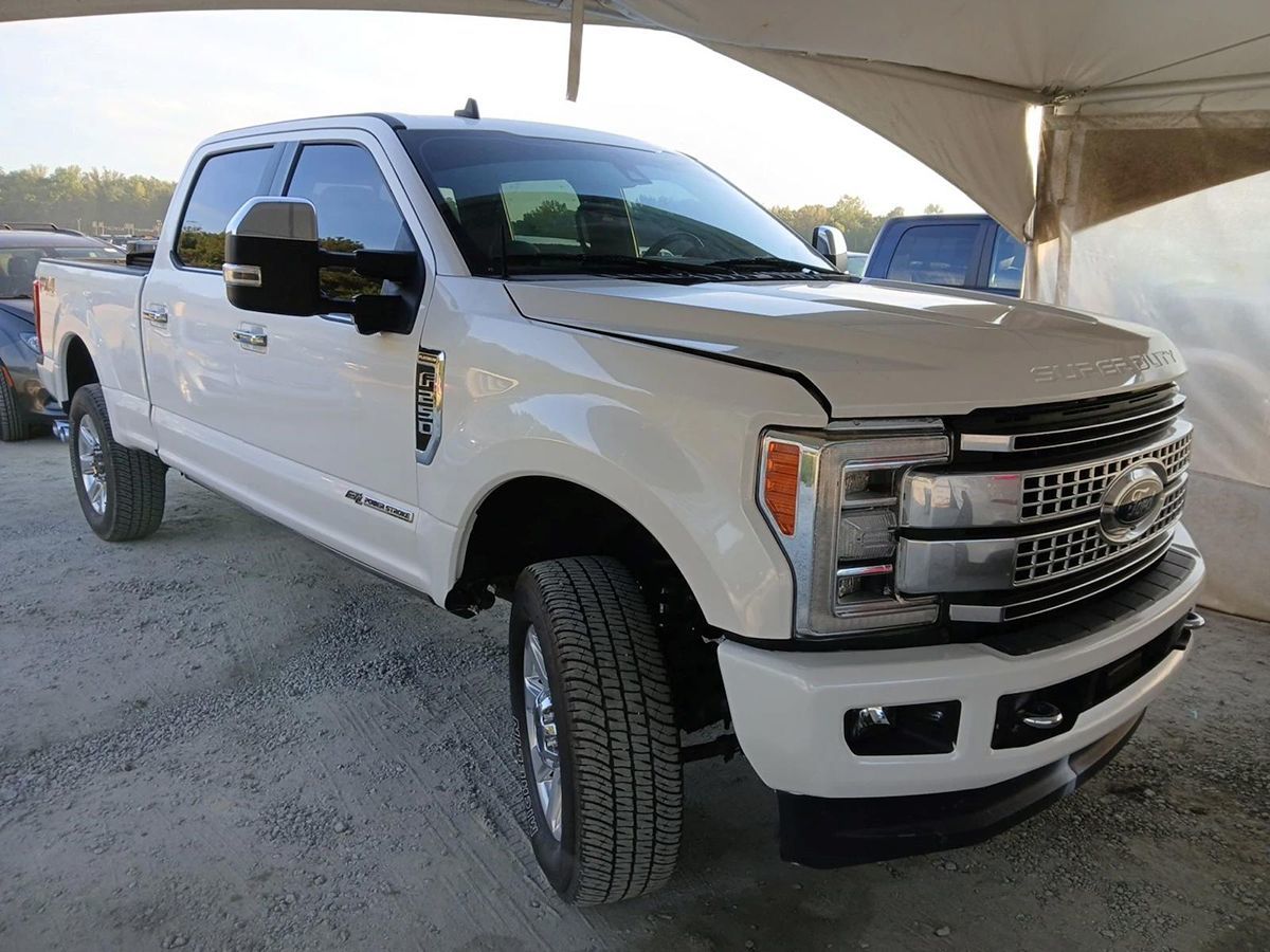 2019 Ford F-250 Platinum photo 2