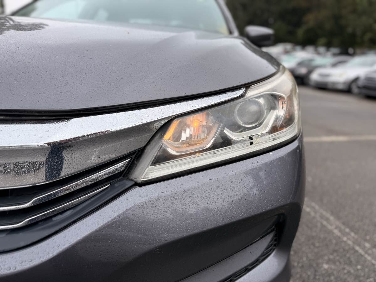 2017 Honda Accord LX photo 5