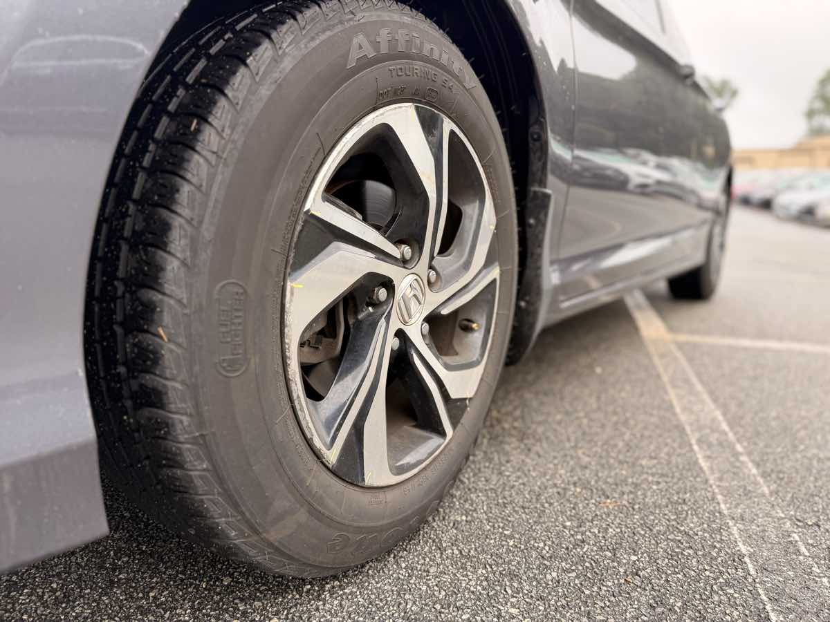 2017 Honda Accord LX photo 6
