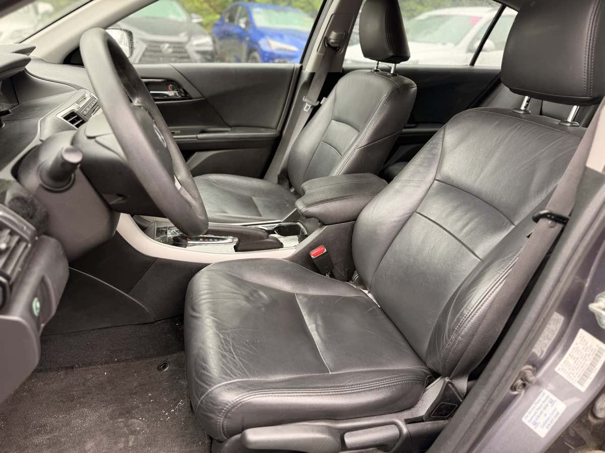 2017 Honda Accord LX photo 8