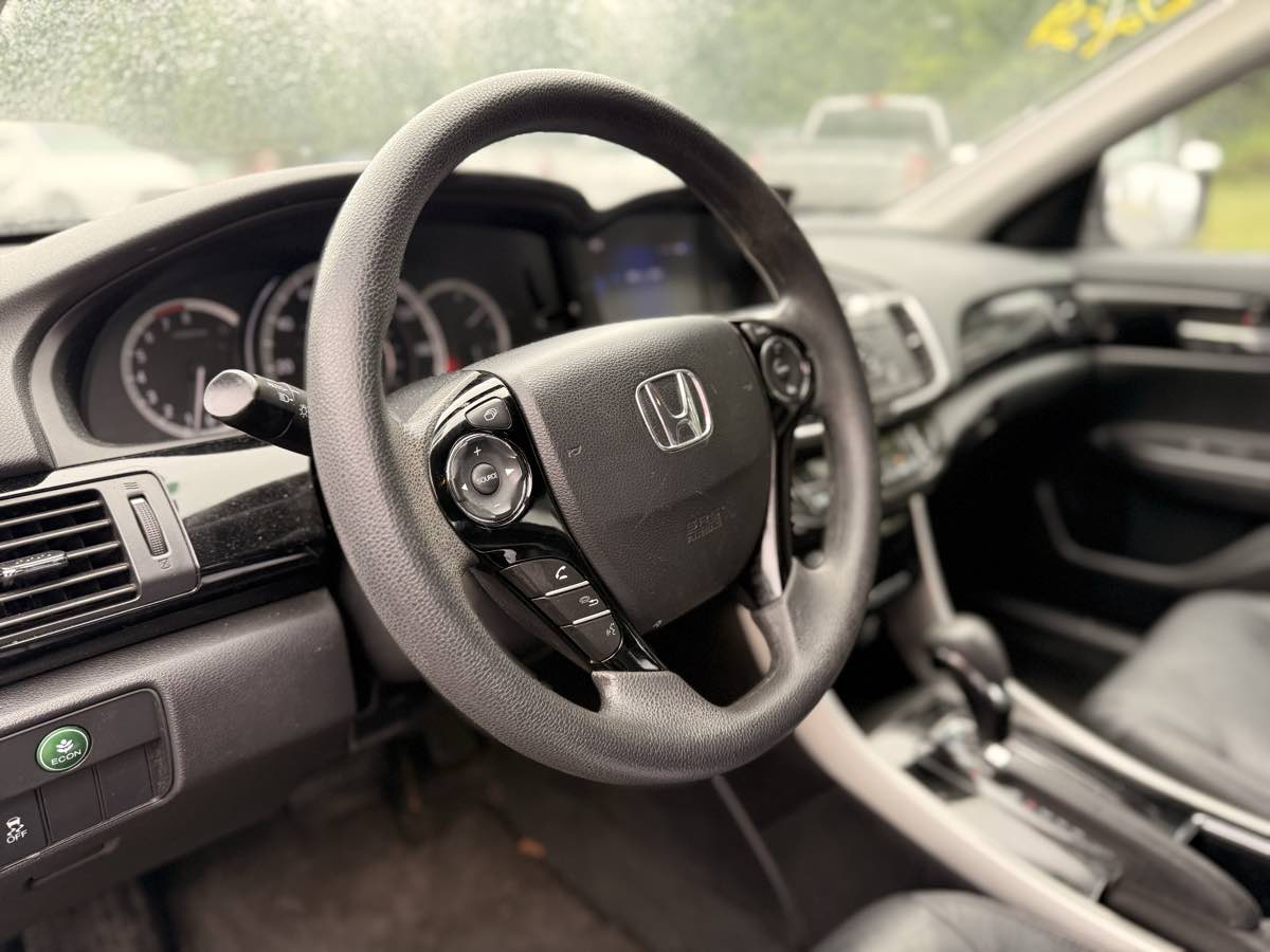 2017 Honda Accord LX photo 9
