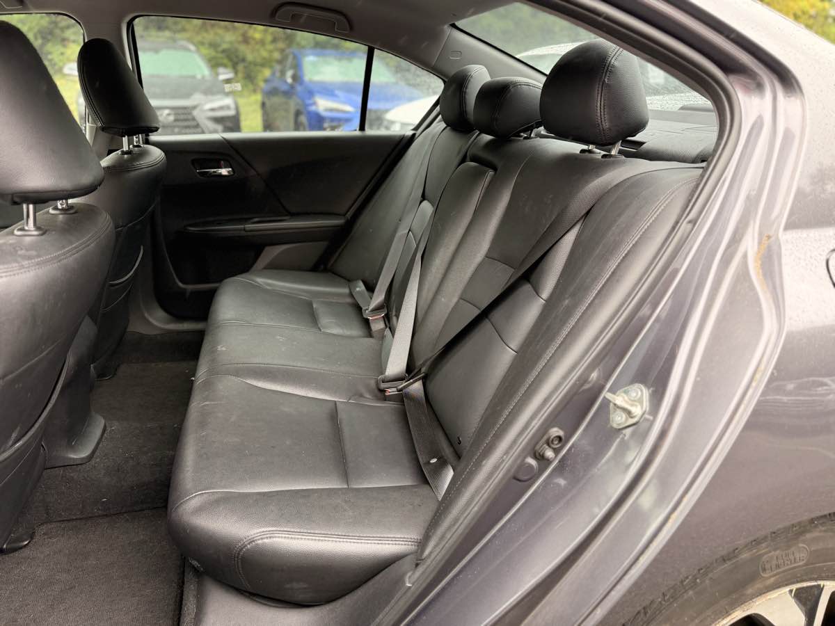 2017 Honda Accord LX photo 11