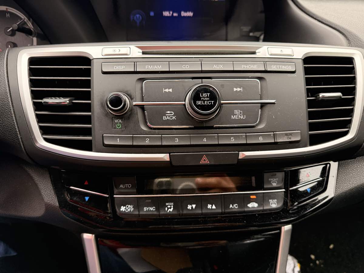 2017 Honda Accord LX photo 12