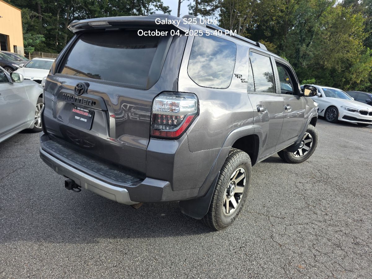 2019 Toyota 4Runner SR5 photo 2