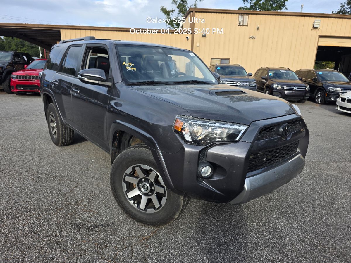 2019 Toyota 4Runner SR5 photo 3