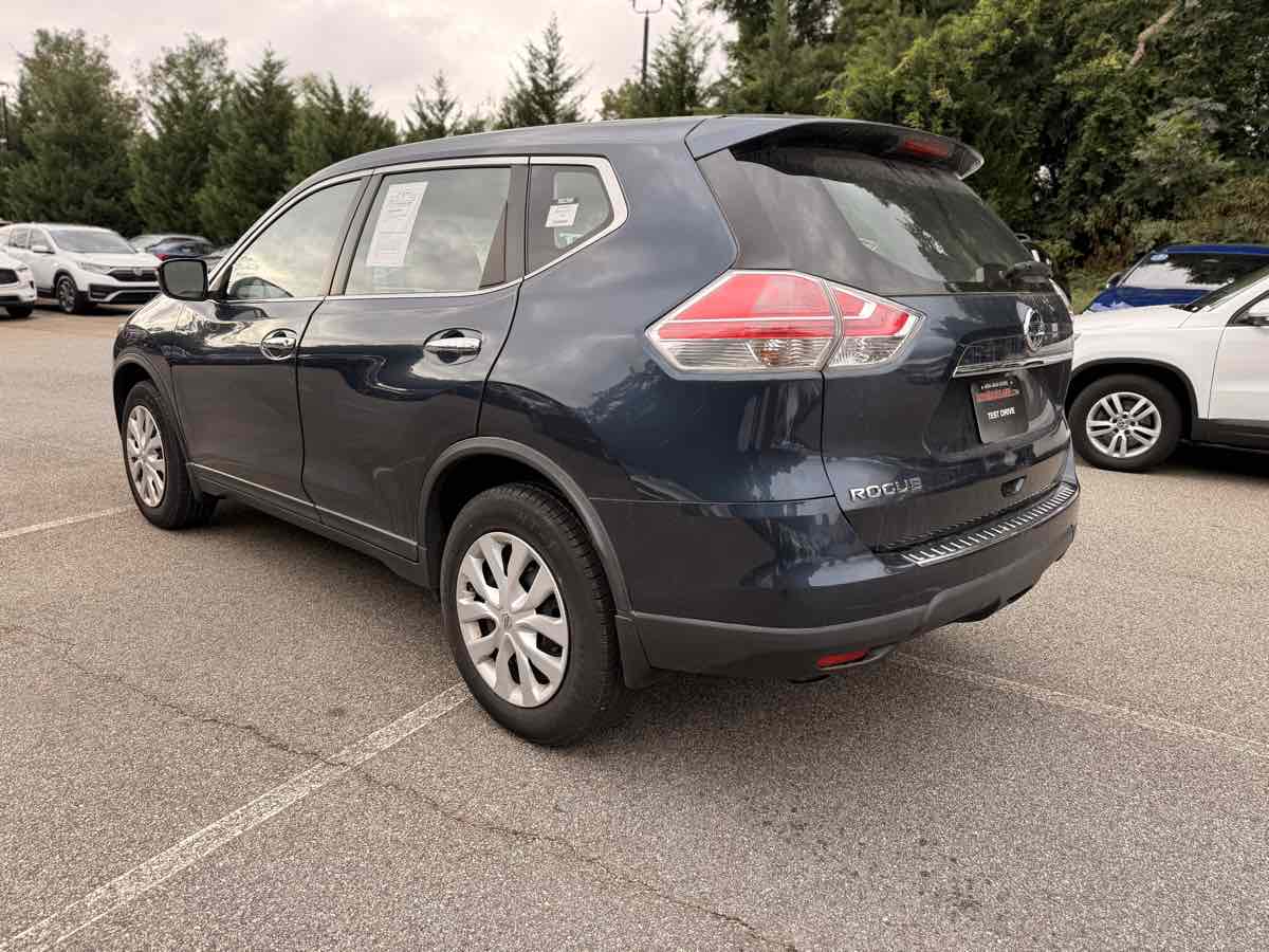 2015 Nissan Rogue S photo 2