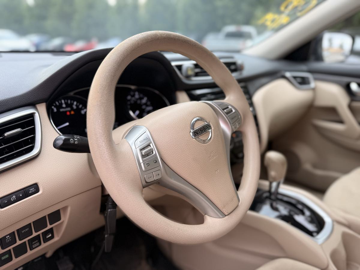 2015 Nissan Rogue S photo 8