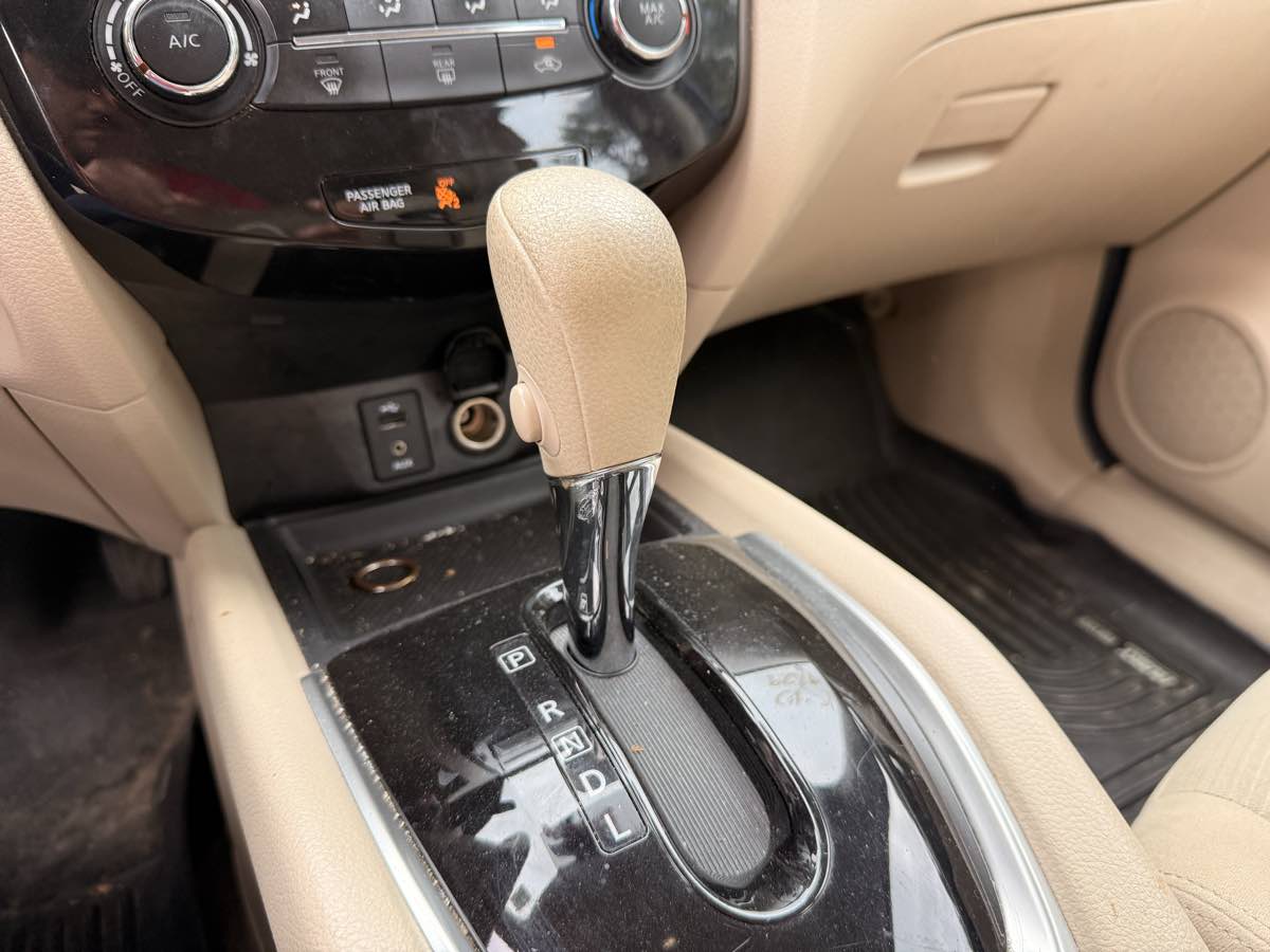 2015 Nissan Rogue S photo 10