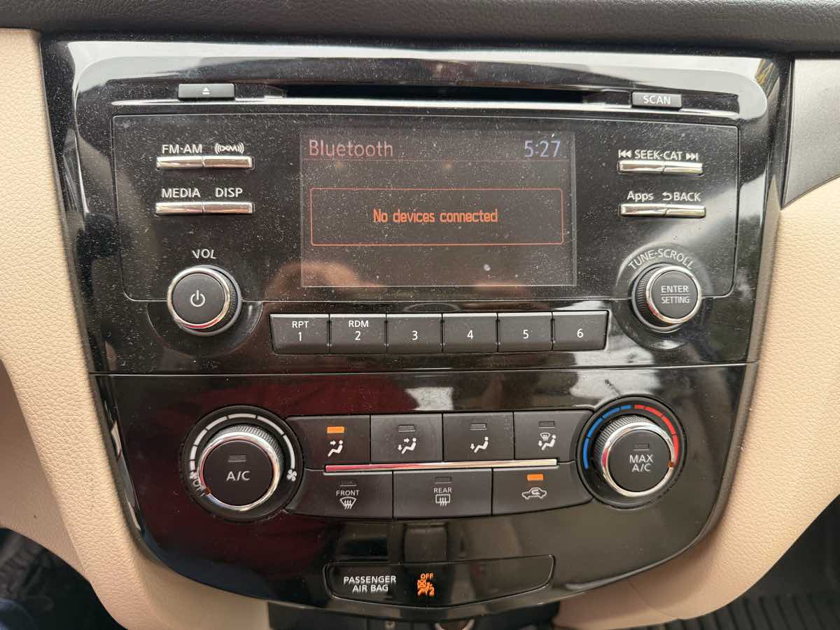 2015 Nissan Rogue S photo 11