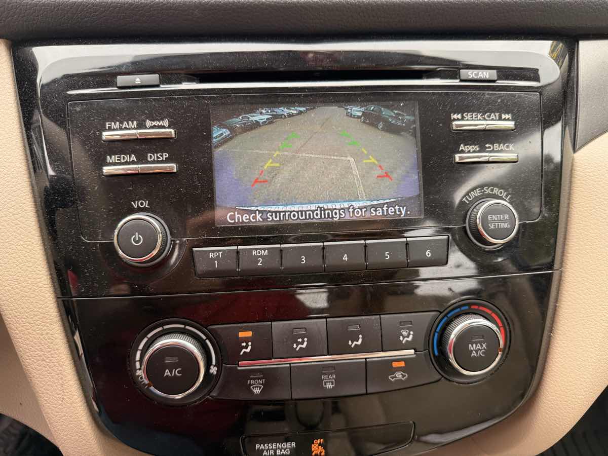 2015 Nissan Rogue S photo 12