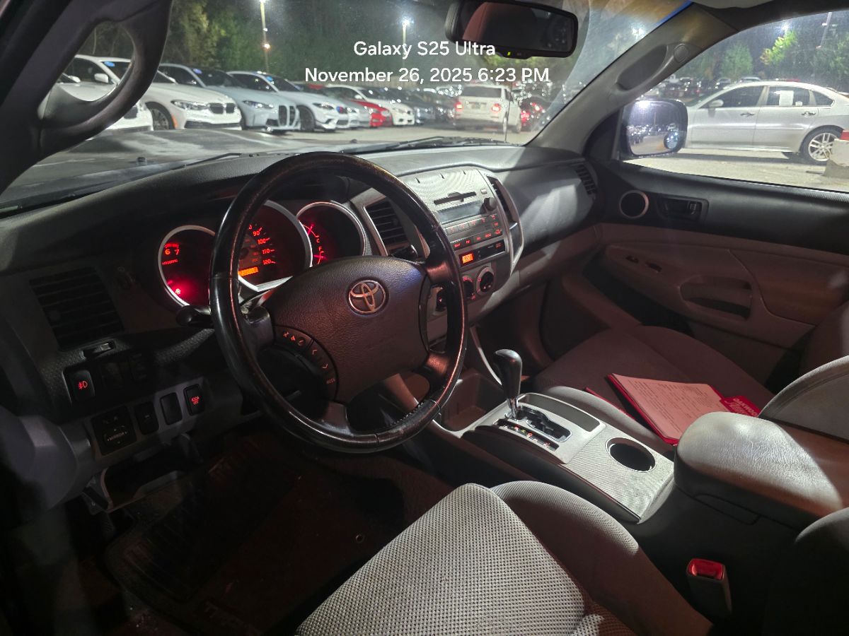 2009 Toyota Tacoma PreRunner TRD Sport photo 4