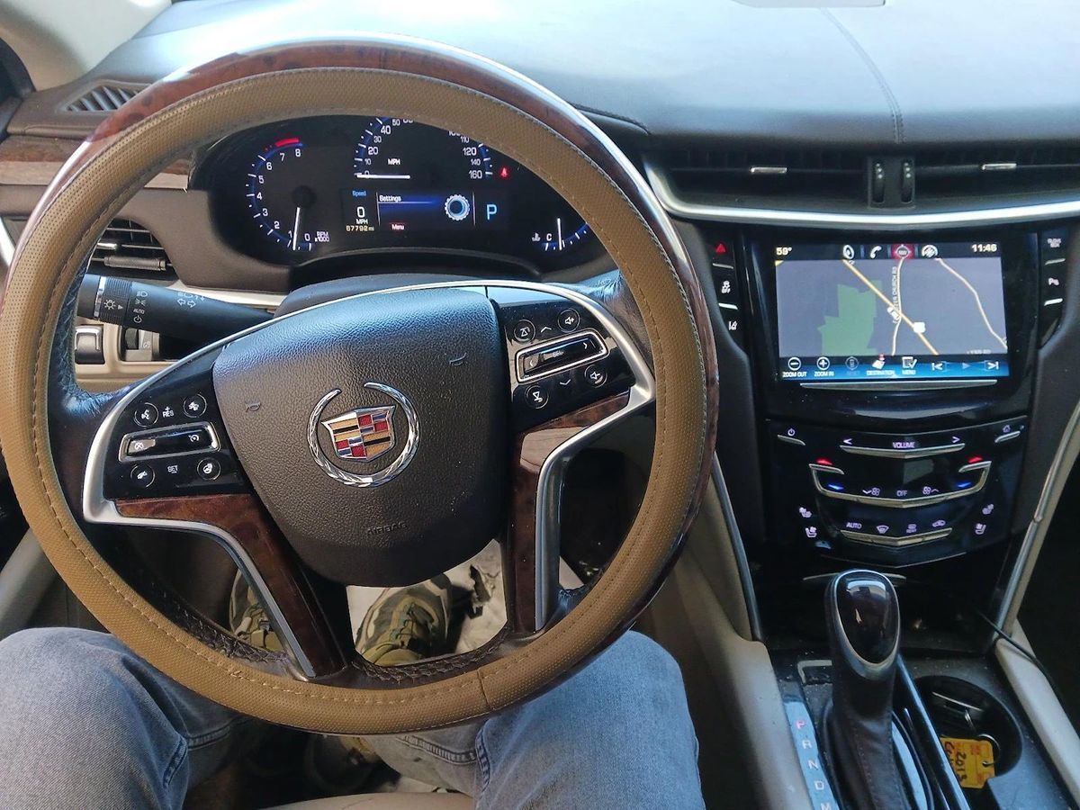 2013 Cadillac XTS Luxury photo 2