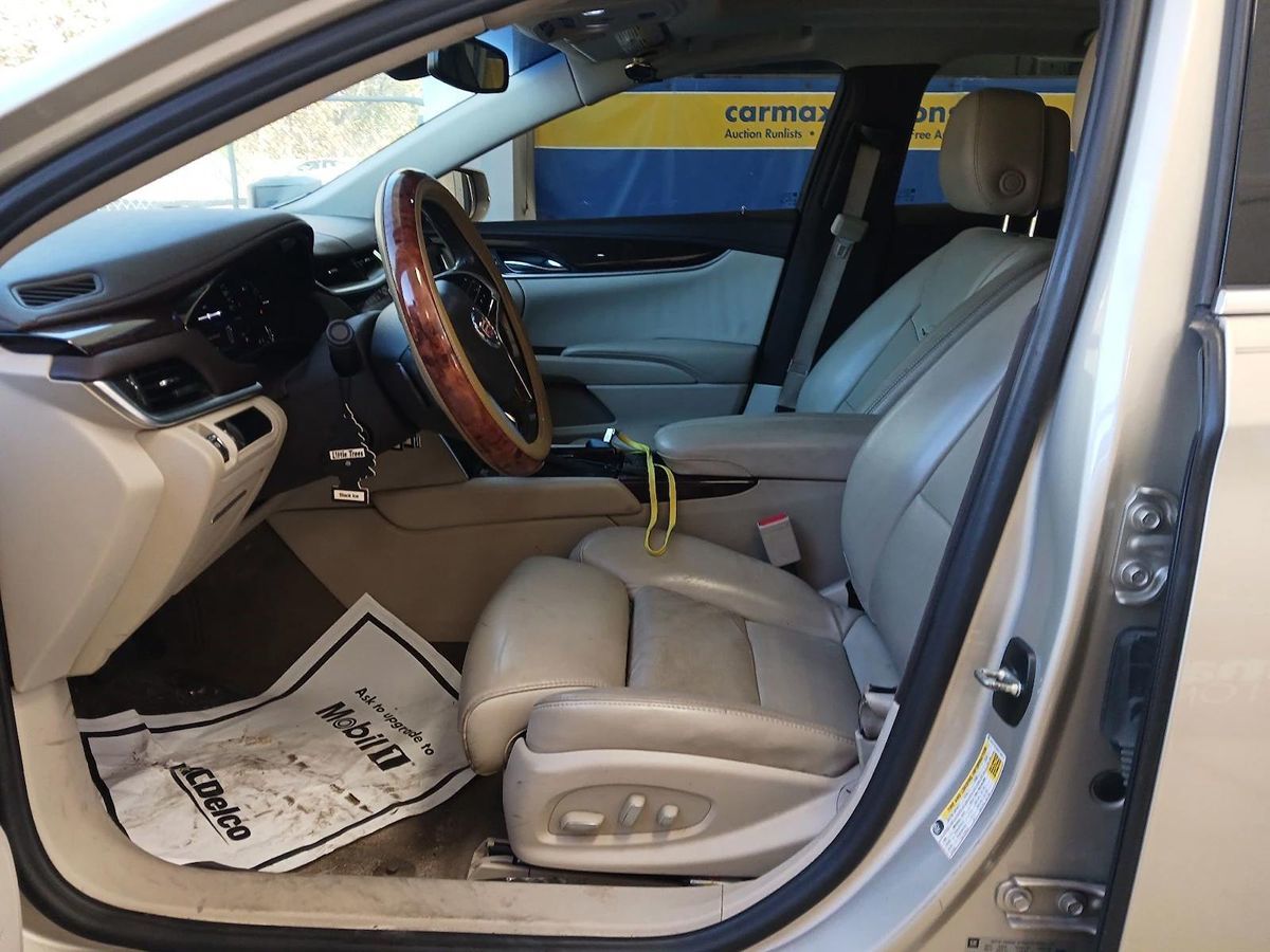 2013 Cadillac XTS Luxury photo 4