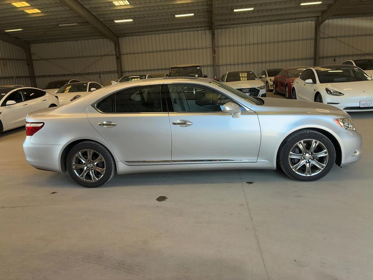 2008 Lexus LS 460 photo 3