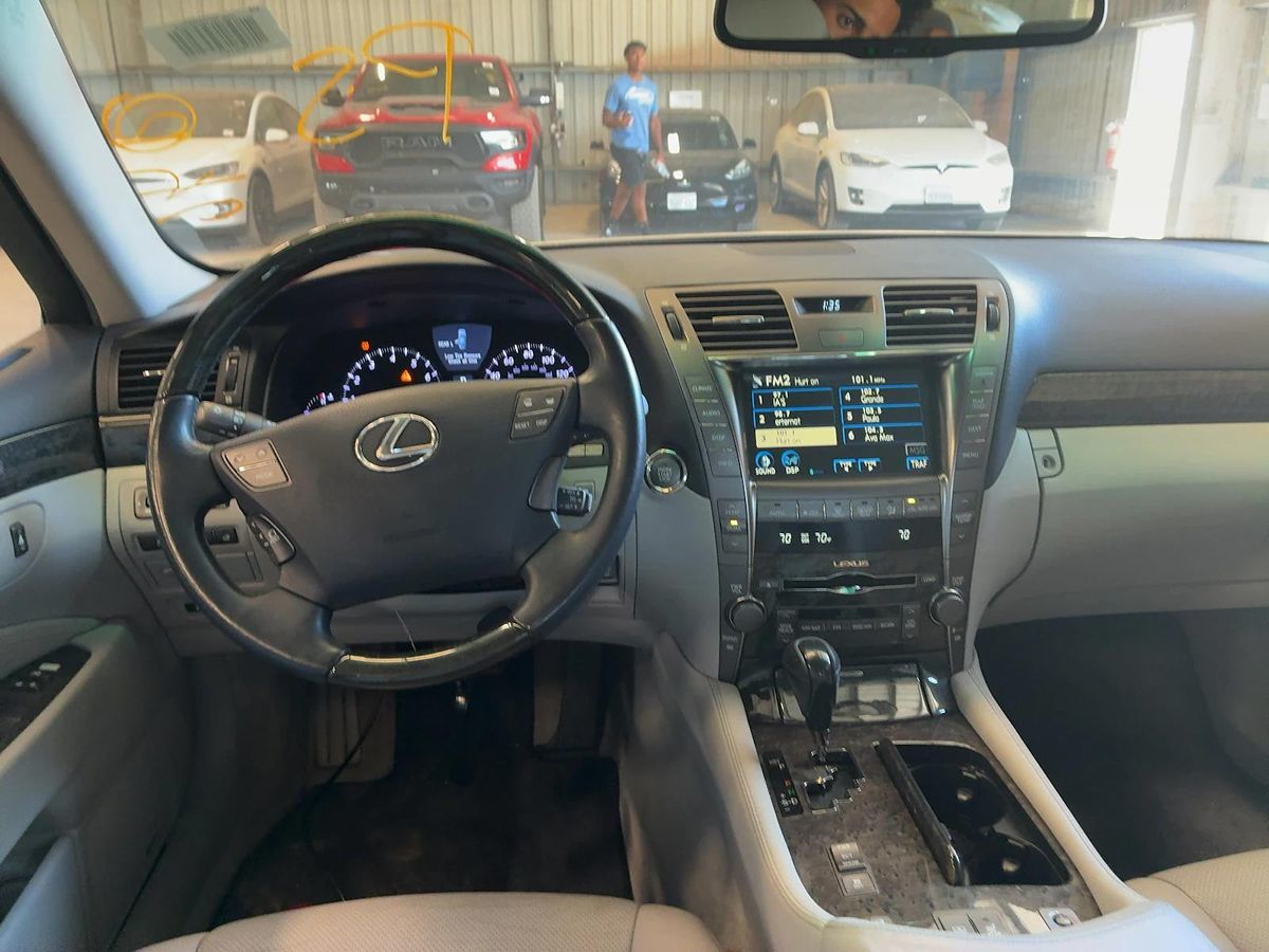 2008 Lexus LS 460 photo 4