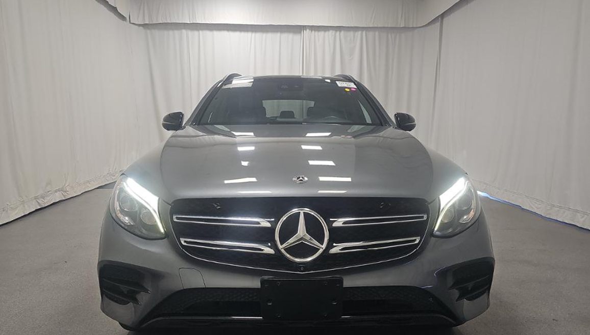 2018 Mercedes Benz GLC 300 4MATIC photo 2