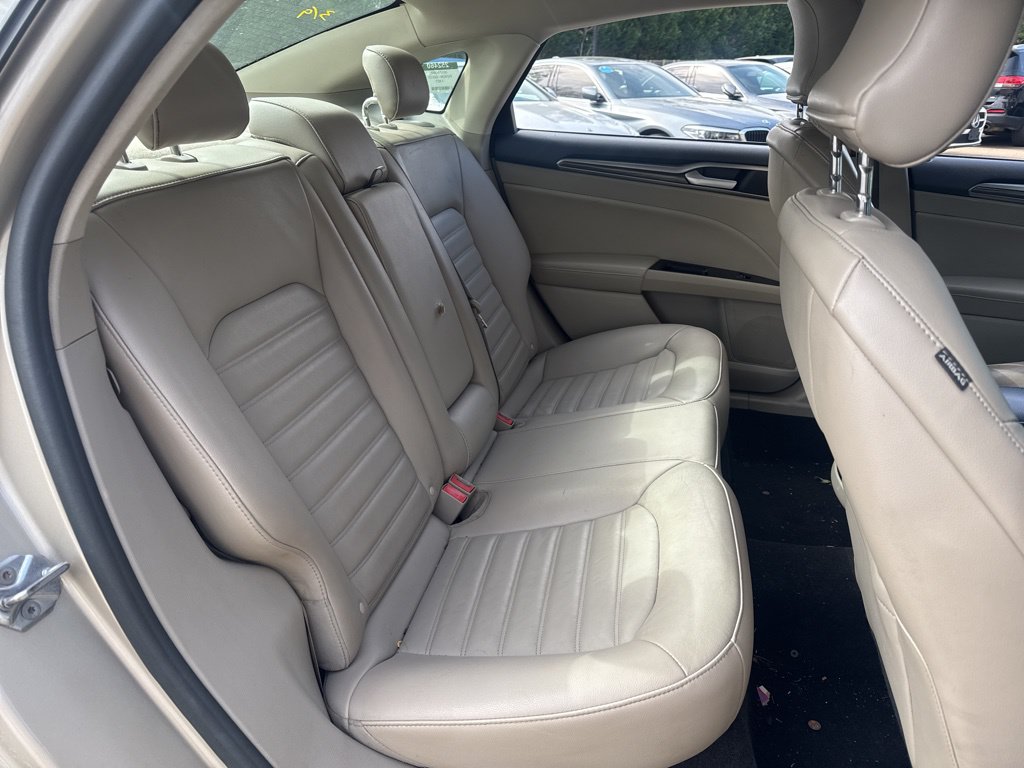 Ford Fusion photo 8