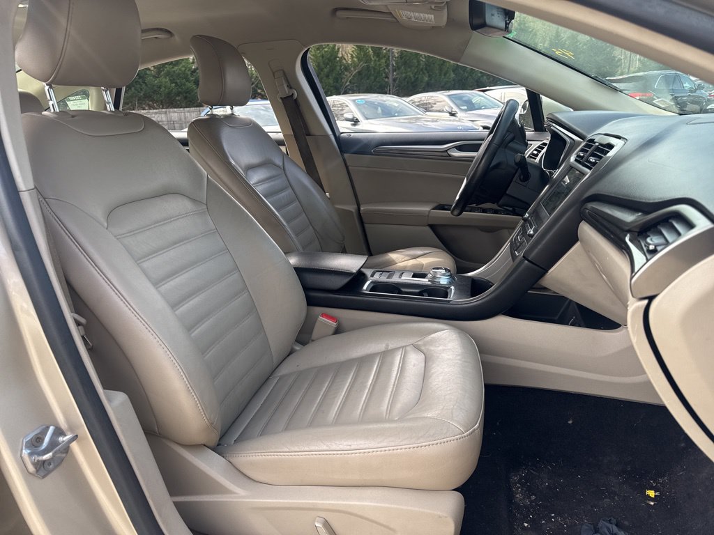 Ford Fusion photo 9